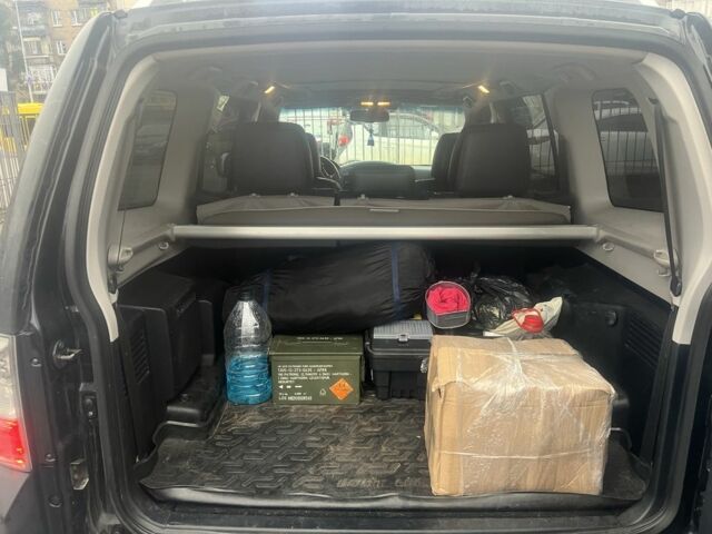 Чорний Міцубісі Паджеро, об'ємом двигуна 3.8 л та пробігом 308 тис. км за 12500 $, фото 4 на Automoto.ua