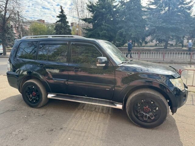 Черный Мицубиси Паджеро, объемом двигателя 3.2 л и пробегом 206 тыс. км за 13499 $, фото 2 на Automoto.ua