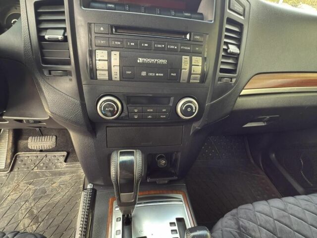 Чорний Міцубісі Паджеро, об'ємом двигуна 0 л та пробігом 300 тис. км за 12500 $, фото 5 на Automoto.ua