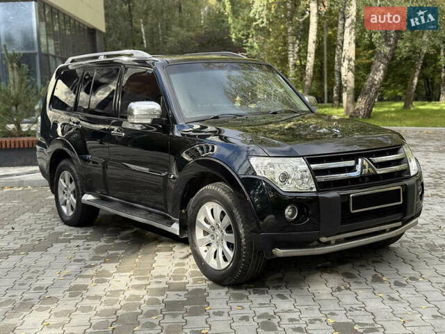 Чорний Міцубісі Паджеро, об'ємом двигуна 3.2 л та пробігом 270 тис. км за 13350 $, фото 3 на Automoto.ua