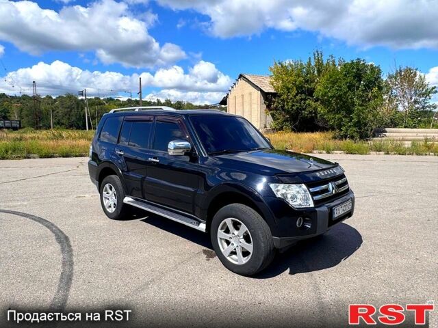 Черный Мицубиси Паджеро, объемом двигателя 3 л и пробегом 210 тыс. км за 12500 $, фото 2 на Automoto.ua