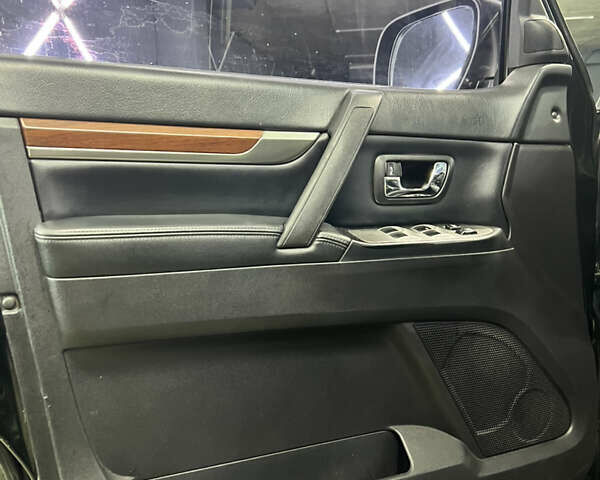 Черный Мицубиси Паджеро, объемом двигателя 3 л и пробегом 320 тыс. км за 9900 $, фото 26 на Automoto.ua