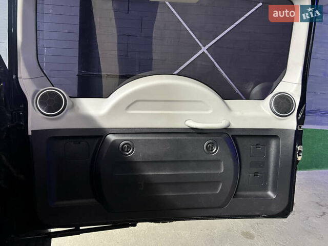 Черный Мицубиси Паджеро, объемом двигателя 3 л и пробегом 320 тыс. км за 9900 $, фото 48 на Automoto.ua