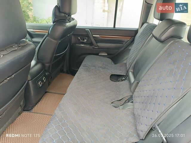 Чорний Міцубісі Паджеро, об'ємом двигуна 2.97 л та пробігом 170 тис. км за 11700 $, фото 17 на Automoto.ua