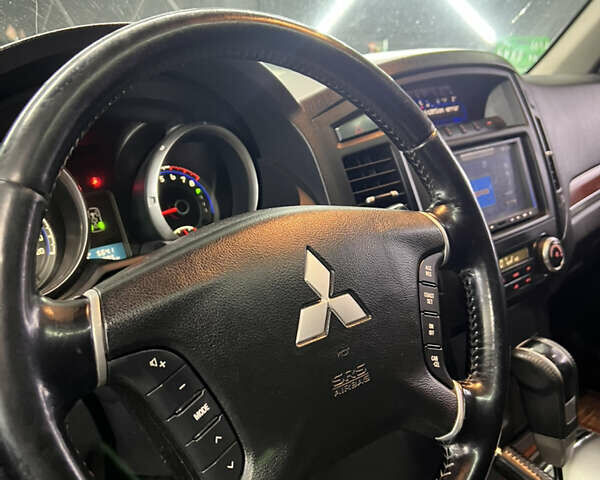 Черный Мицубиси Паджеро, объемом двигателя 3 л и пробегом 320 тыс. км за 9900 $, фото 34 на Automoto.ua