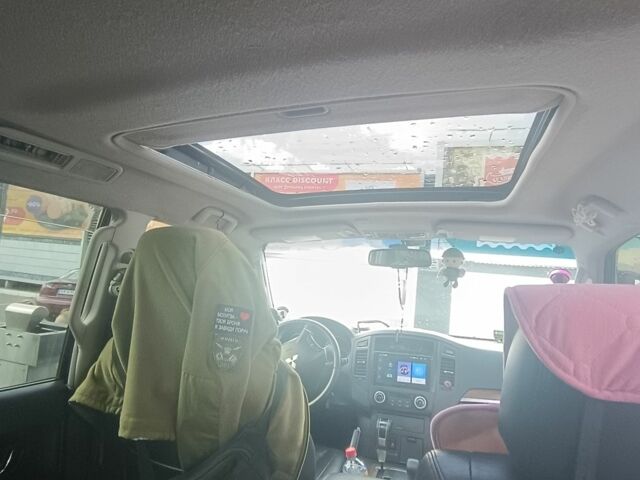 Черный Мицубиси Паджеро, объемом двигателя 3.8 л и пробегом 230 тыс. км за 8400 $, фото 2 на Automoto.ua