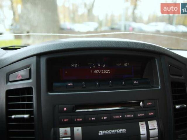 Чорний Міцубісі Паджеро, об'ємом двигуна 3 л та пробігом 197 тис. км за 12500 $, фото 15 на Automoto.ua