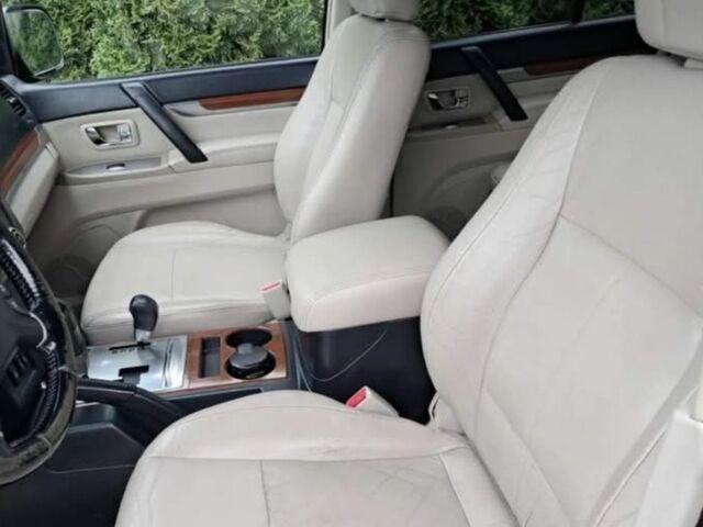 Черный Мицубиси Паджеро, объемом двигателя 0 л и пробегом 275 тыс. км за 3200 $, фото 10 на Automoto.ua