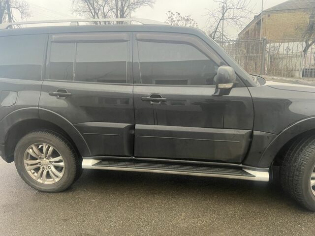 Чорний Міцубісі Паджеро, об'ємом двигуна 3.8 л та пробігом 308 тис. км за 12500 $, фото 2 на Automoto.ua