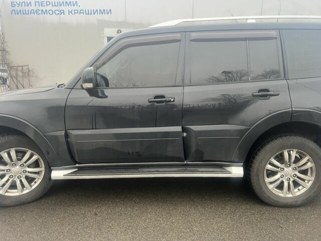 Чорний Міцубісі Паджеро, об'ємом двигуна 3.8 л та пробігом 308 тис. км за 12500 $, фото 1 на Automoto.ua