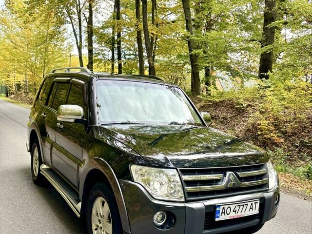 Чорний Міцубісі Паджеро, об'ємом двигуна 3 л та пробігом 185 тис. км за 10500 $, фото 2 на Automoto.ua