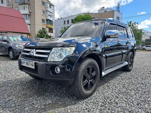 Чорний Міцубісі Паджеро, об'ємом двигуна 3 л та пробігом 320 тис. км за 10955 $, фото 4 на Automoto.ua