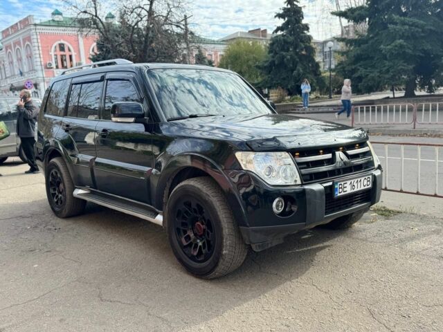 Черный Мицубиси Паджеро, объемом двигателя 3.2 л и пробегом 206 тыс. км за 13499 $, фото 1 на Automoto.ua