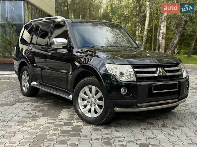 Чорний Міцубісі Паджеро, об'ємом двигуна 3.2 л та пробігом 270 тис. км за 13350 $, фото 11 на Automoto.ua