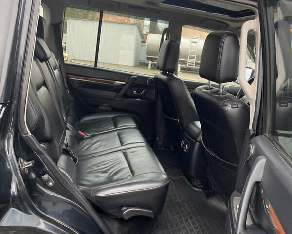 Черный Мицубиси Паджеро, объемом двигателя 3 л и пробегом 348 тыс. км за 8550 $, фото 45 на Automoto.ua