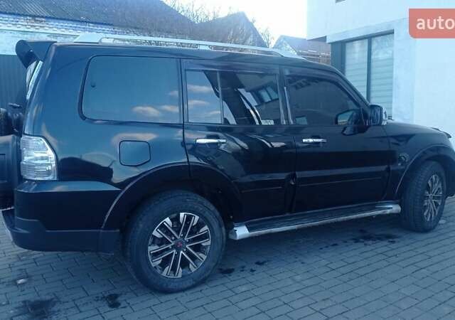 Черный Мицубиси Паджеро, объемом двигателя 2.97 л и пробегом 285 тыс. км за 9800 $, фото 5 на Automoto.ua