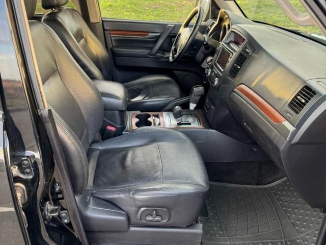 Черный Мицубиси Паджеро, объемом двигателя 3.2 л и пробегом 200 тыс. км за 9000 $, фото 7 на Automoto.ua