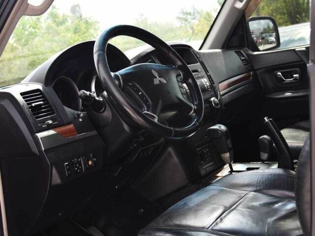 Черный Мицубиси Паджеро, объемом двигателя 3.8 л и пробегом 286 тыс. км за 11499 $, фото 8 на Automoto.ua