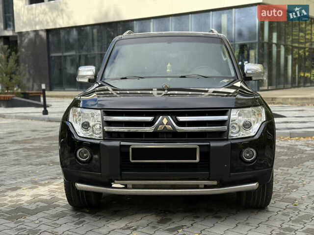 Чорний Міцубісі Паджеро, об'ємом двигуна 3.2 л та пробігом 270 тис. км за 13350 $, фото 2 на Automoto.ua