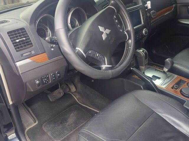 Чорний Міцубісі Паджеро, об'ємом двигуна 3 л та пробігом 145 тис. км за 11999 $, фото 1 на Automoto.ua