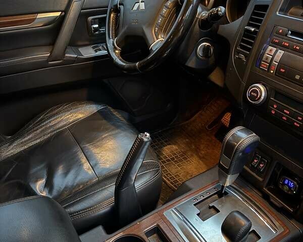 Черный Мицубиси Паджеро, объемом двигателя 0 л и пробегом 150 тыс. км за 11000 $, фото 3 на Automoto.ua