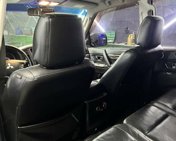 Черный Мицубиси Паджеро, объемом двигателя 3 л и пробегом 320 тыс. км за 9900 $, фото 37 на Automoto.ua