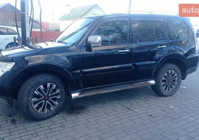 Черный Мицубиси Паджеро, объемом двигателя 2.97 л и пробегом 285 тыс. км за 9800 $, фото 1 на Automoto.ua