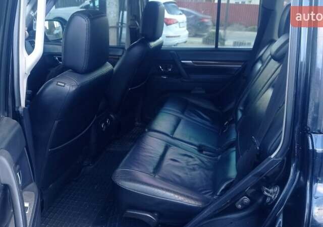 Черный Мицубиси Паджеро, объемом двигателя 2.97 л и пробегом 285 тыс. км за 9800 $, фото 7 на Automoto.ua