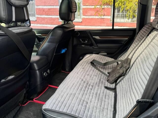 Черный Мицубиси Паджеро, объемом двигателя 3.2 л и пробегом 206 тыс. км за 13499 $, фото 7 на Automoto.ua