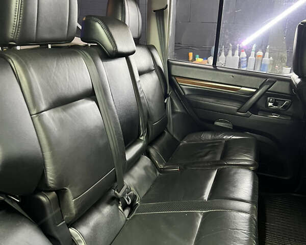 Черный Мицубиси Паджеро, объемом двигателя 3 л и пробегом 320 тыс. км за 9900 $, фото 40 на Automoto.ua