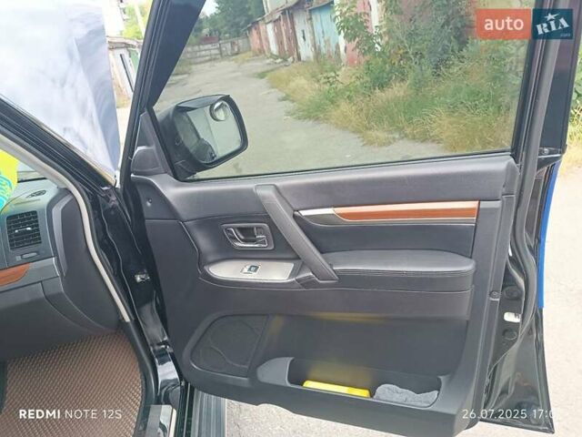 Чорний Міцубісі Паджеро, об'ємом двигуна 2.97 л та пробігом 170 тис. км за 11700 $, фото 13 на Automoto.ua