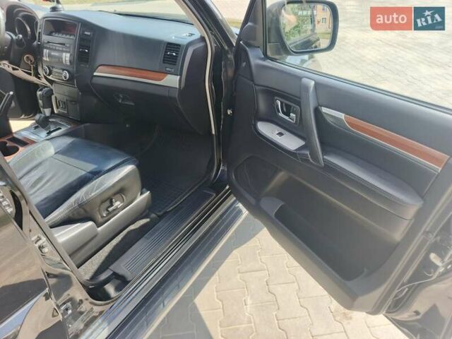 Чорний Міцубісі Паджеро, об'ємом двигуна 3.2 л та пробігом 257 тис. км за 13000 $, фото 20 на Automoto.ua