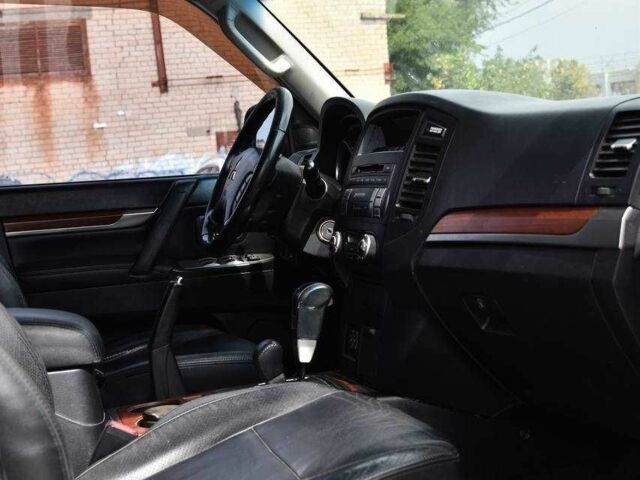 Черный Мицубиси Паджеро, объемом двигателя 3.8 л и пробегом 286 тыс. км за 11499 $, фото 9 на Automoto.ua