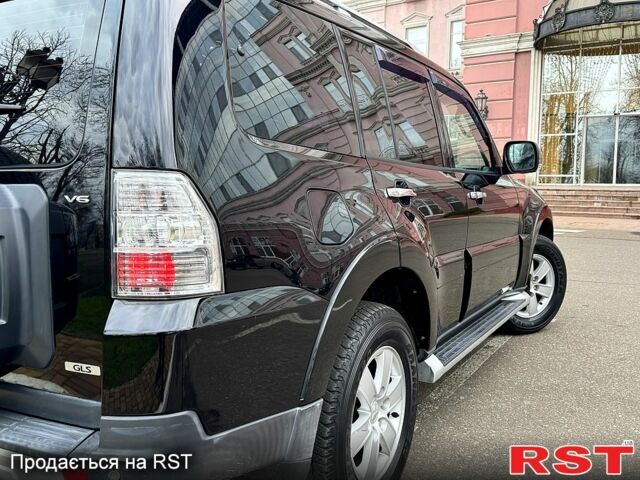 Чорний Міцубісі Паджеро, об'ємом двигуна 3 л та пробігом 124 тис. км за 10700 $, фото 6 на Automoto.ua