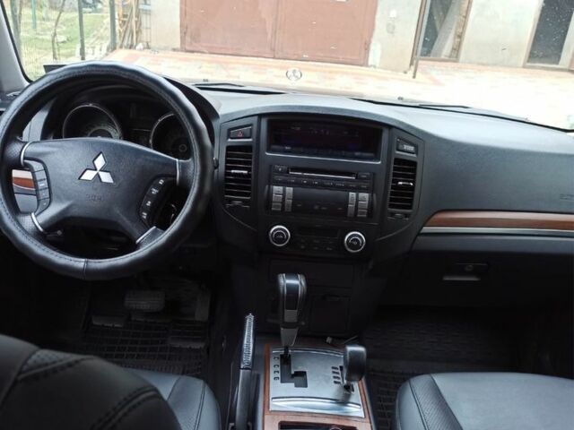Черный Мицубиси Паджеро, объемом двигателя 0 л и пробегом 228 тыс. км за 10500 $, фото 6 на Automoto.ua