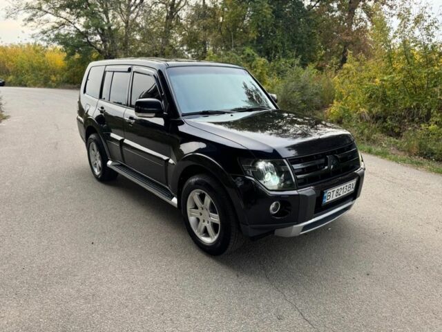 Черный Мицубиси Паджеро, объемом двигателя 3 л и пробегом 300 тыс. км за 11000 $, фото 6 на Automoto.ua