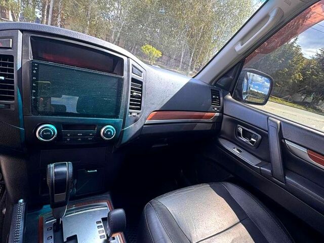 Черный Мицубиси Паджеро, объемом двигателя 3 л и пробегом 210 тыс. км за 12500 $, фото 8 на Automoto.ua