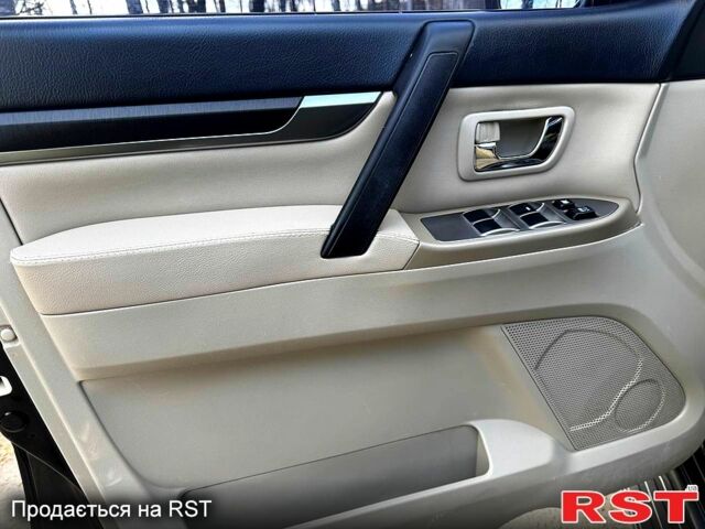 Чорний Міцубісі Паджеро, об'ємом двигуна 3 л та пробігом 186 тис. км за 10700 $, фото 7 на Automoto.ua