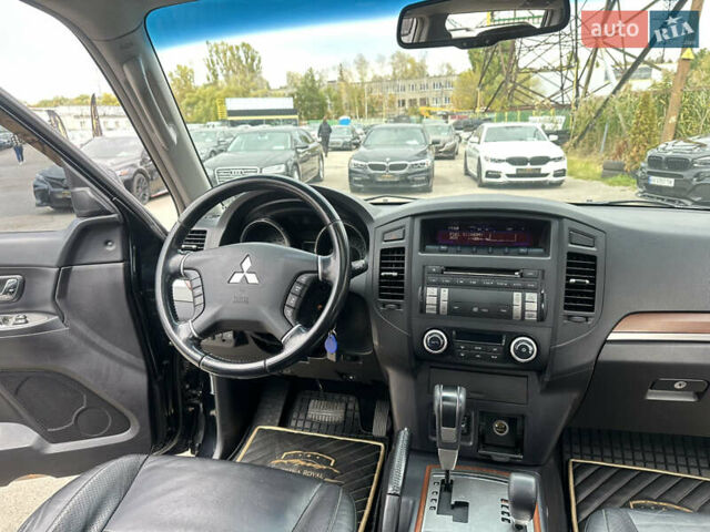 Чорний Міцубісі Паджеро, об'ємом двигуна 3 л та пробігом 146 тис. км за 13200 $, фото 20 на Automoto.ua