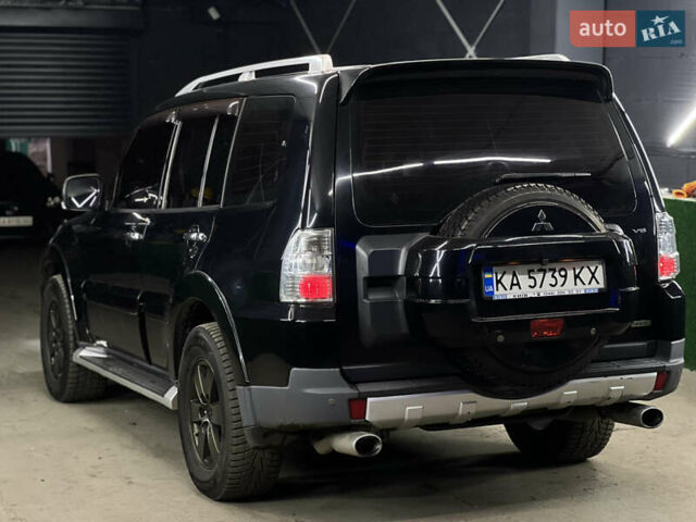 Черный Мицубиси Паджеро, объемом двигателя 3 л и пробегом 320 тыс. км за 9900 $, фото 13 на Automoto.ua