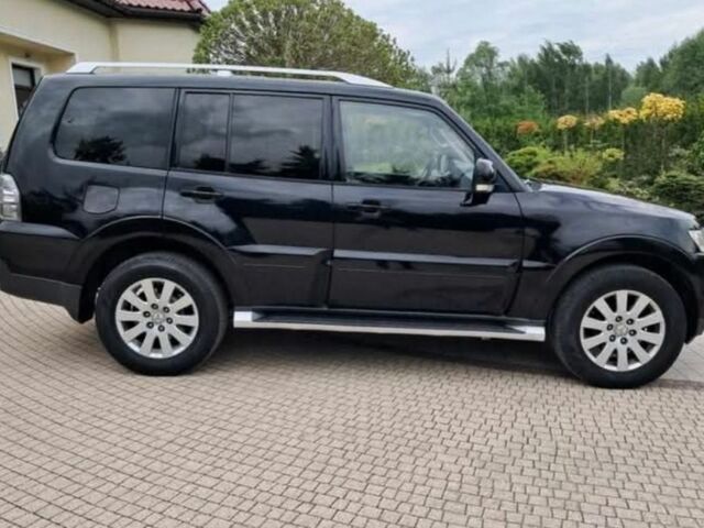 Черный Мицубиси Паджеро, объемом двигателя 3.2 л и пробегом 214 тыс. км за 2900 $, фото 3 на Automoto.ua