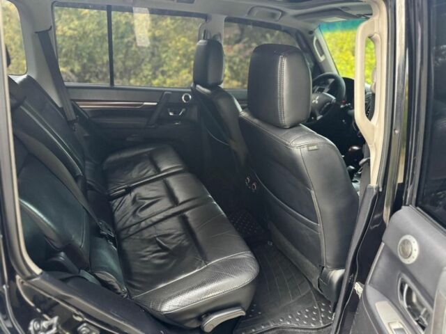 Черный Мицубиси Паджеро, объемом двигателя 3 л и пробегом 300 тыс. км за 11000 $, фото 15 на Automoto.ua