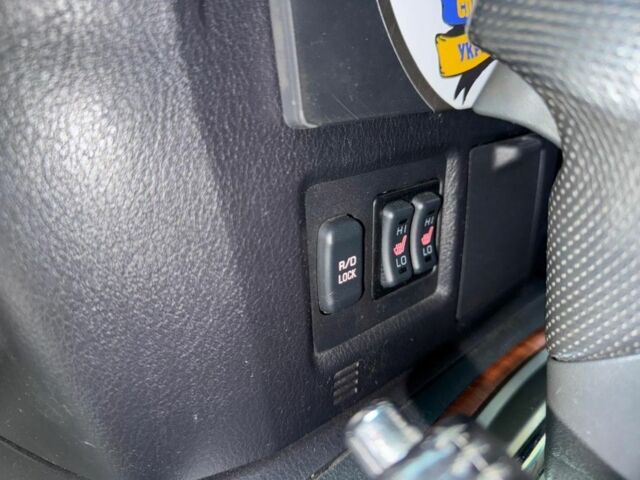 Черный Мицубиси Паджеро, объемом двигателя 3 л и пробегом 300 тыс. км за 11000 $, фото 16 на Automoto.ua