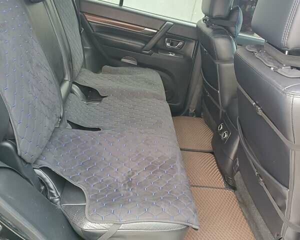 Чорний Міцубісі Паджеро, об'ємом двигуна 2.97 л та пробігом 170 тис. км за 11700 $, фото 7 на Automoto.ua