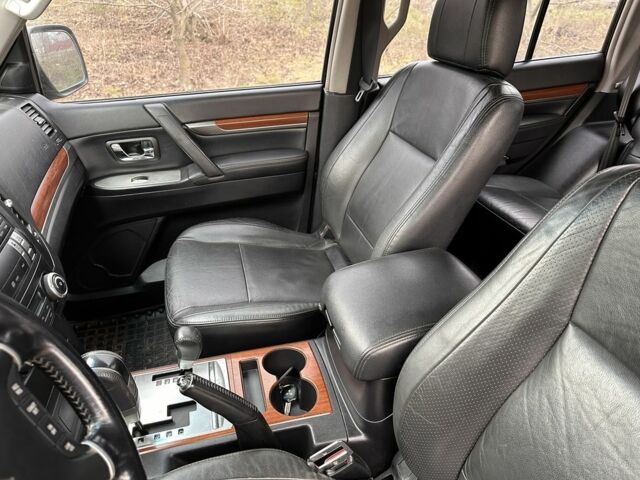 Черный Мицубиси Паджеро, объемом двигателя 3 л и пробегом 7 тыс. км за 16700 $, фото 6 на Automoto.ua