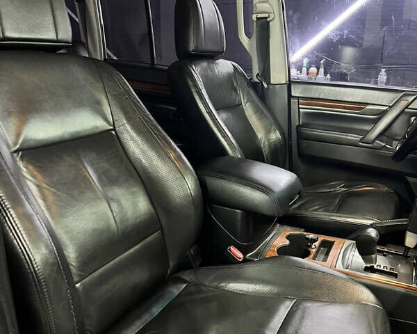 Черный Мицубиси Паджеро, объемом двигателя 3 л и пробегом 320 тыс. км за 9900 $, фото 42 на Automoto.ua