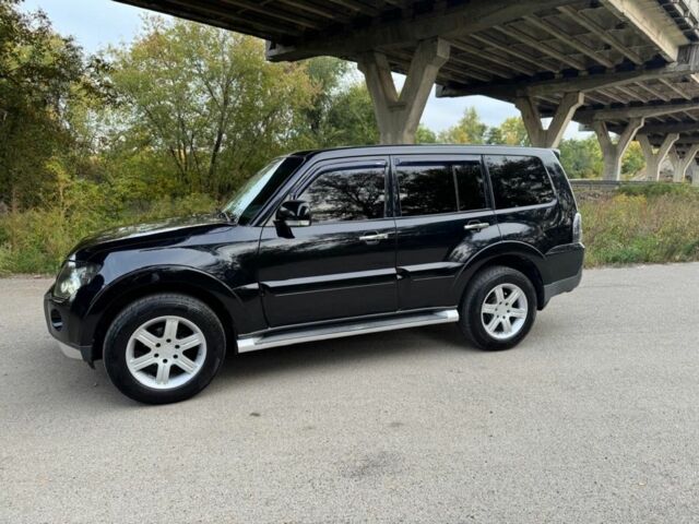 Черный Мицубиси Паджеро, объемом двигателя 3 л и пробегом 300 тыс. км за 11000 $, фото 2 на Automoto.ua