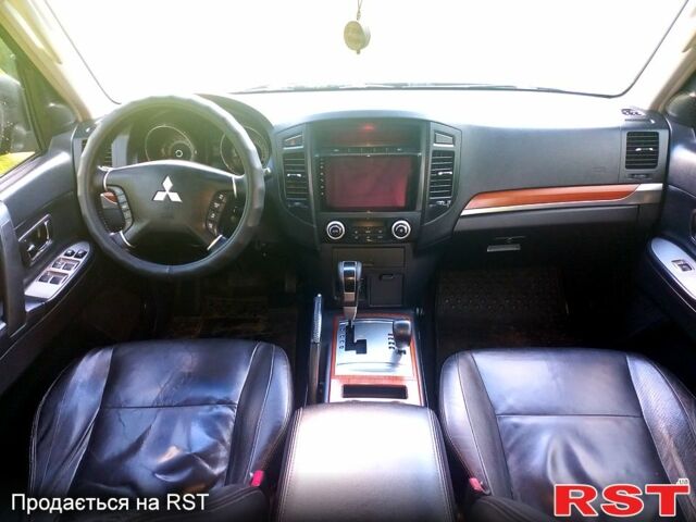 Черный Мицубиси Паджеро, объемом двигателя 3 л и пробегом 261 тыс. км за 13400 $, фото 5 на Automoto.ua