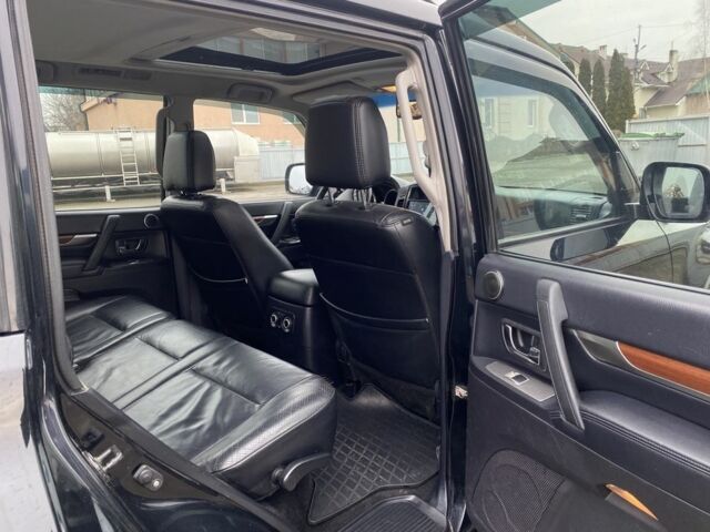 Черный Мицубиси Паджеро, объемом двигателя 3 л и пробегом 375 тыс. км за 8550 $, фото 16 на Automoto.ua