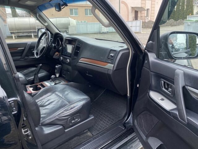 Черный Мицубиси Паджеро, объемом двигателя 3 л и пробегом 375 тыс. км за 8550 $, фото 13 на Automoto.ua